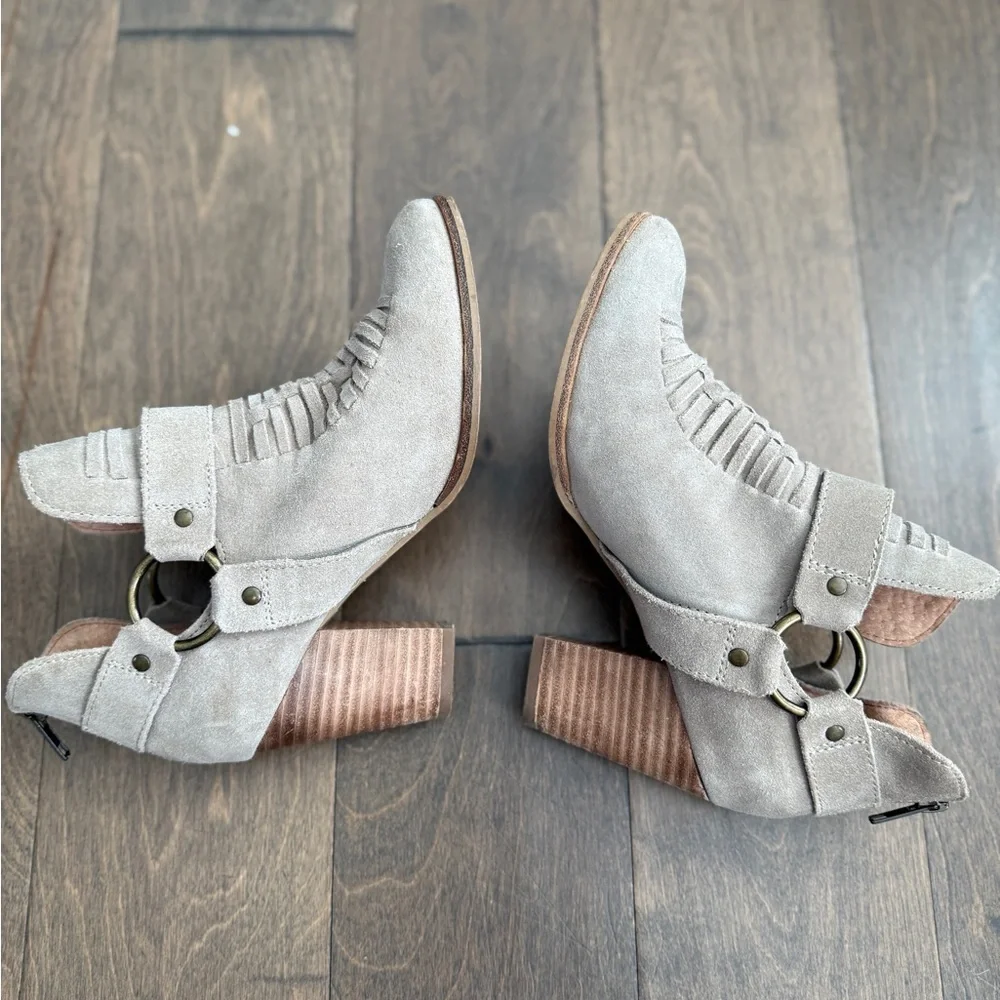SEYCHELLES  Impossible Beige Suede Harness Ankle Heeled Booties Size 7.5 Women’s